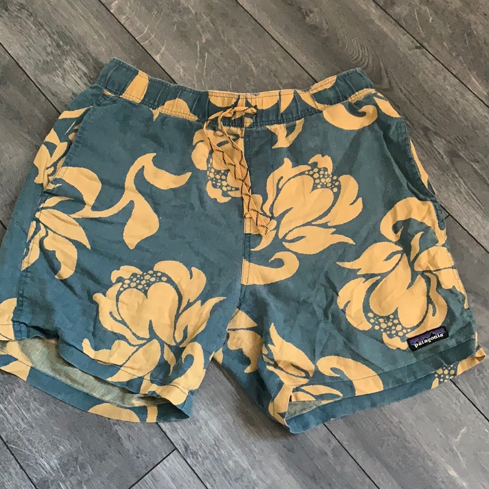 Retro Floral Patagonia Baggies Naturals